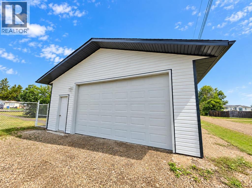 4603 47 Street photo 32