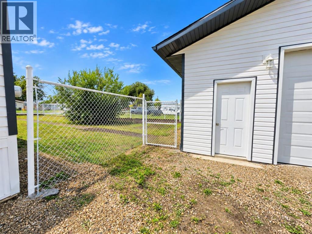 4603 47 Street photo 31