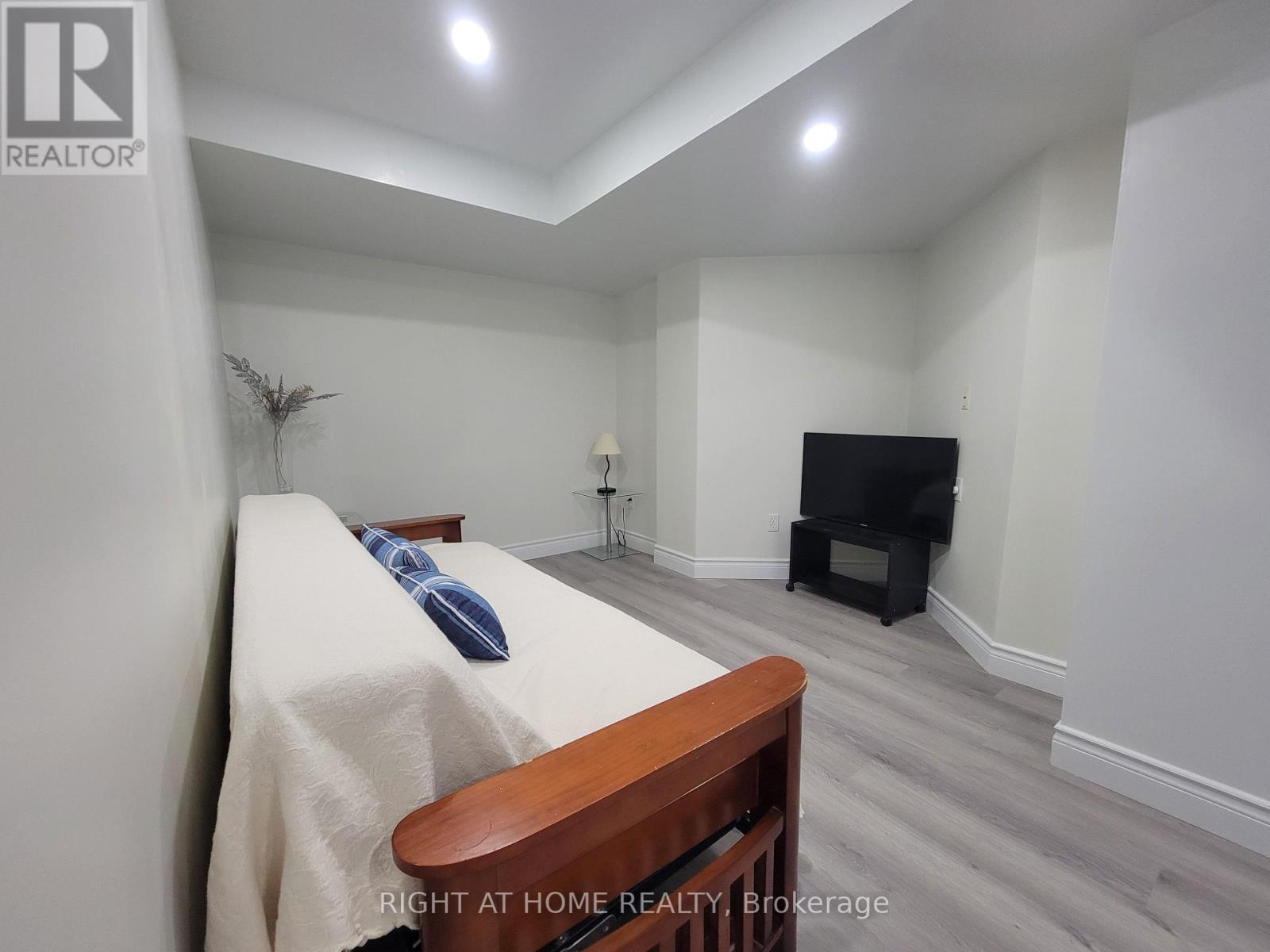 Basement - 70 Lipton Crescent, Whitby, Ontario  L1R 1W9 - Photo 6 - E13807654