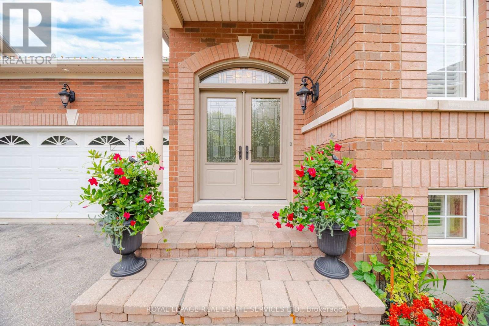 3057 Portree Crescent, Oakville, Ontario  L6M 5C4 - Photo 3 - W13807644