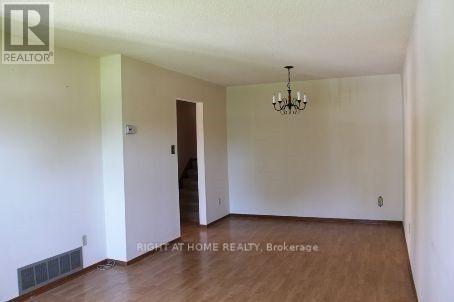 31 Manitou Crescent, Brampton (Central Park), Ontario  L6S 2Z6 - Photo 3 - W13807676