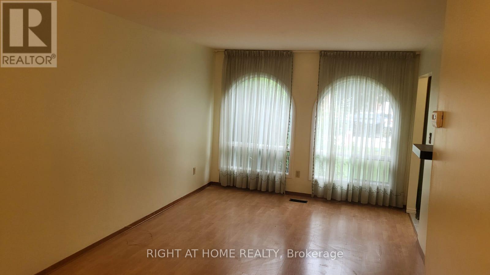 31 Manitou Crescent, Brampton (Central Park), Ontario  L6S 2Z6 - Photo 5 - W13807676
