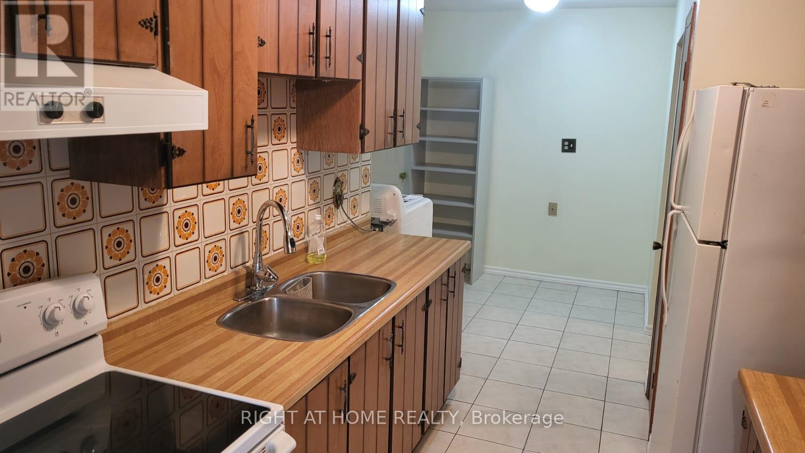 31 Manitou Crescent, Brampton (Central Park), Ontario  L6S 2Z6 - Photo 6 - W13807676