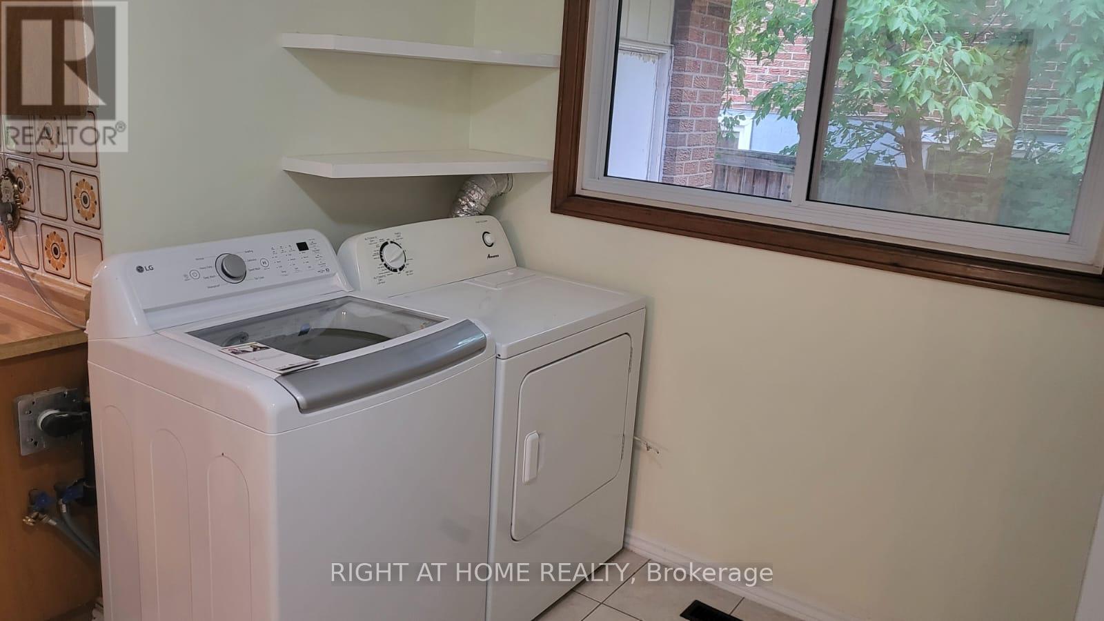 31 Manitou Crescent, Brampton (Central Park), Ontario  L6S 2Z6 - Photo 8 - W13807676