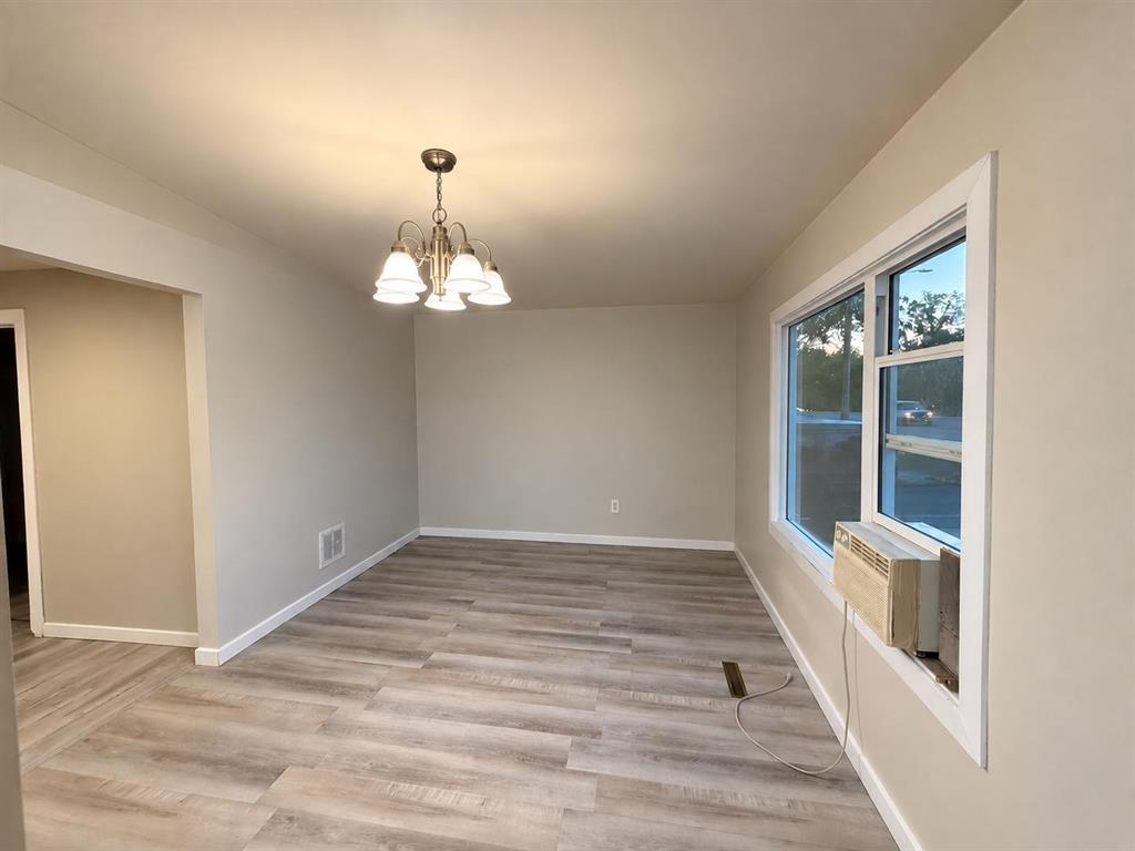 2571 Henderson Highway, Winnipeg, Manitoba  R2E 0C4 - Photo 2 - 202623653