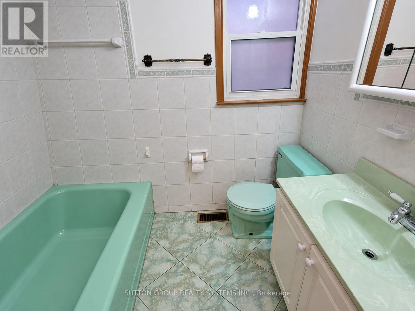 142 Ennerdale Road, Toronto, Ontario  M6E 4C9 - Photo 10 - W13807706