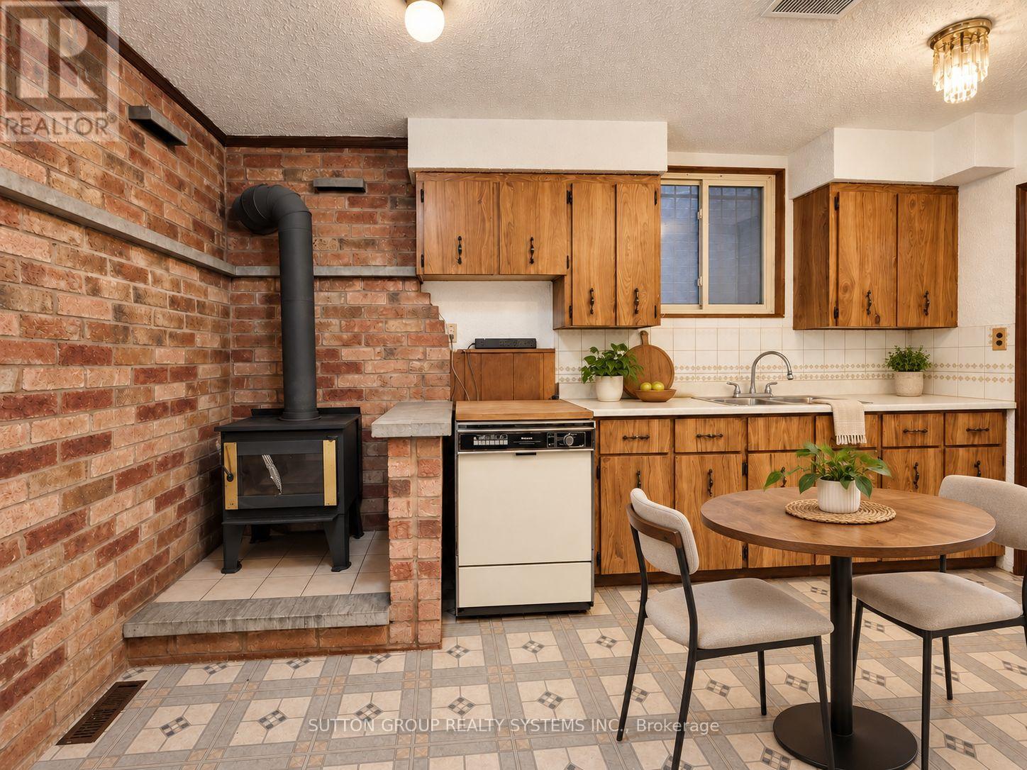 142 Ennerdale Road, Toronto, Ontario  M6E 4C9 - Photo 17 - W13807706