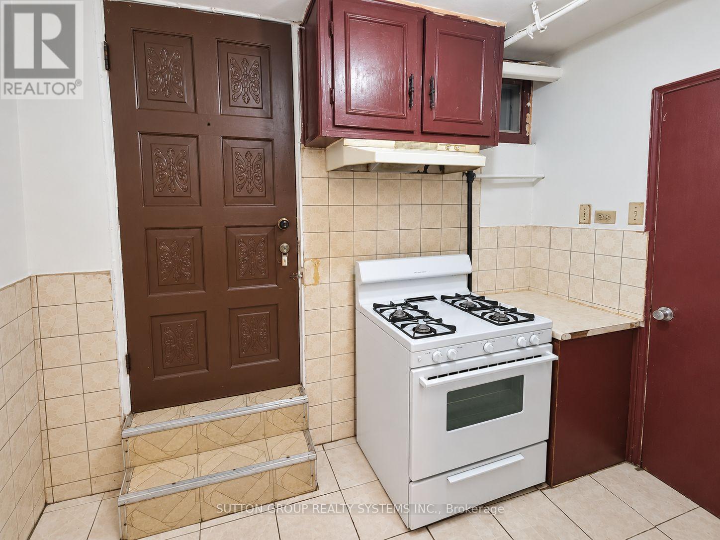 142 Ennerdale Road, Toronto, Ontario  M6E 4C9 - Photo 20 - W13807706