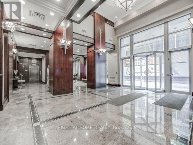 1810 - 35 Balmuto Street, Toronto, Ontario  M4Y 5W4 - Photo 3 - C13807742