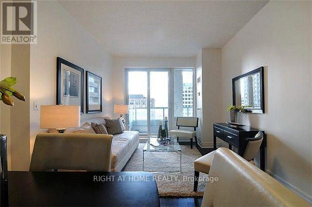 1810 - 35 Balmuto Street, Toronto, Ontario  M4Y 5W4 - Photo 4 - C13807742