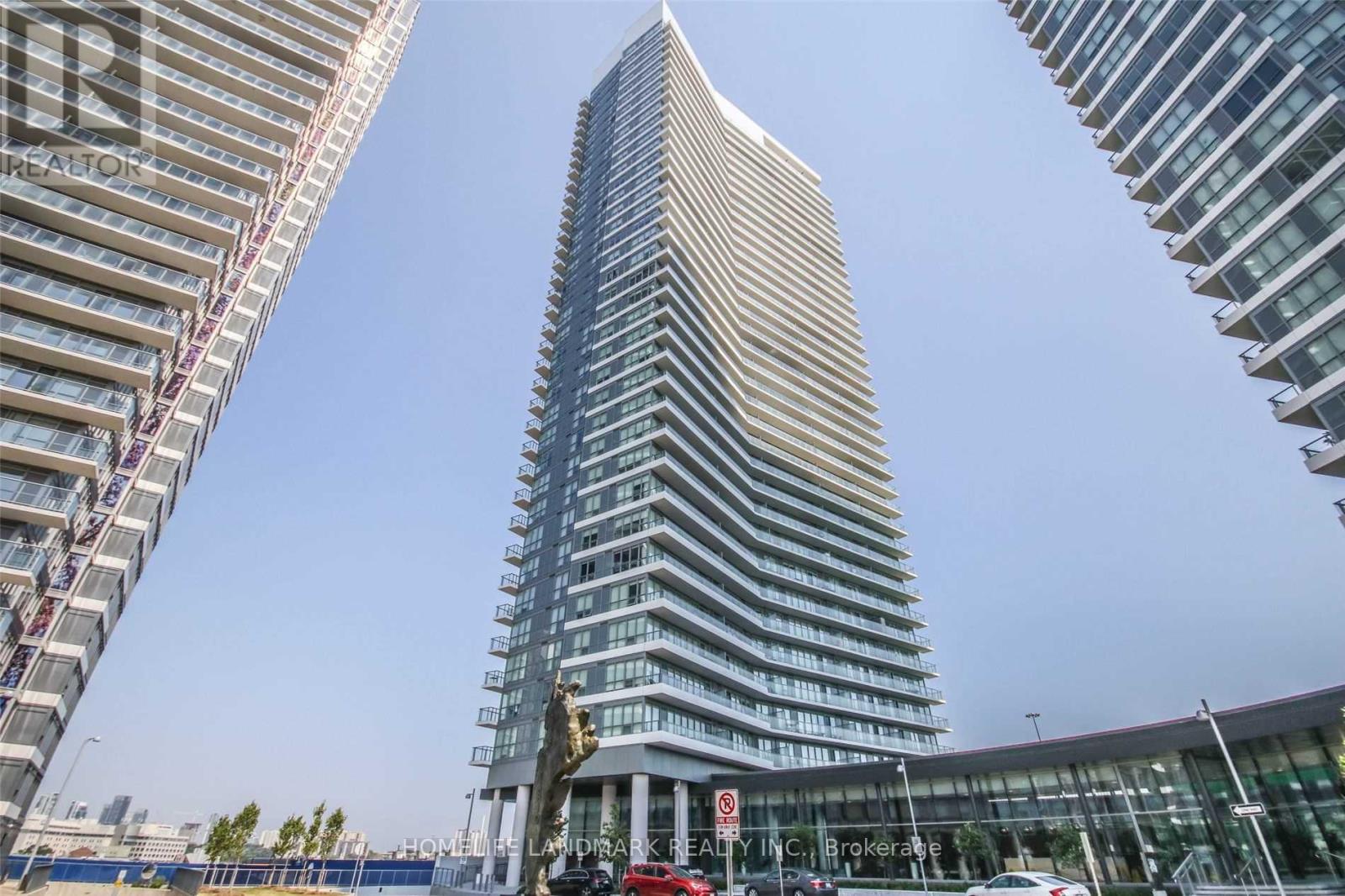 SPH09 - 117 MCMAHON DRIVE, Toronto, Ontario