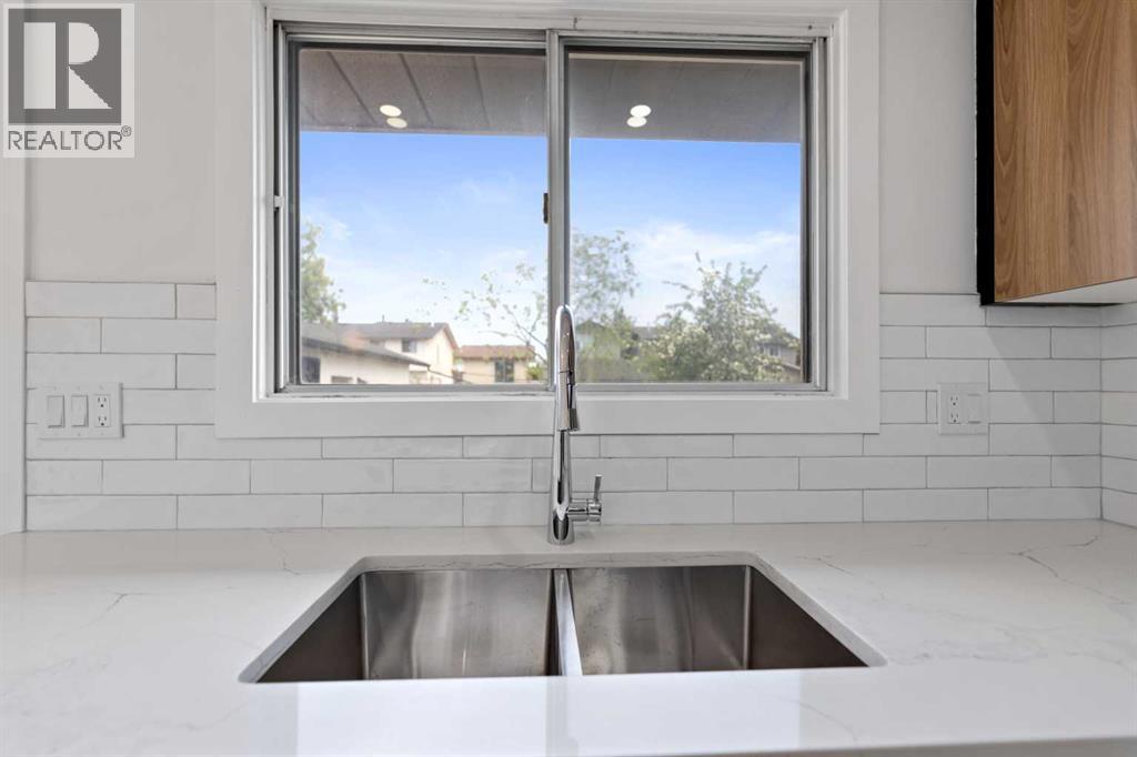 276 Fallswater Road NE, Calgary, Alberta  T3J 1B3 - Photo 6 - A2313977