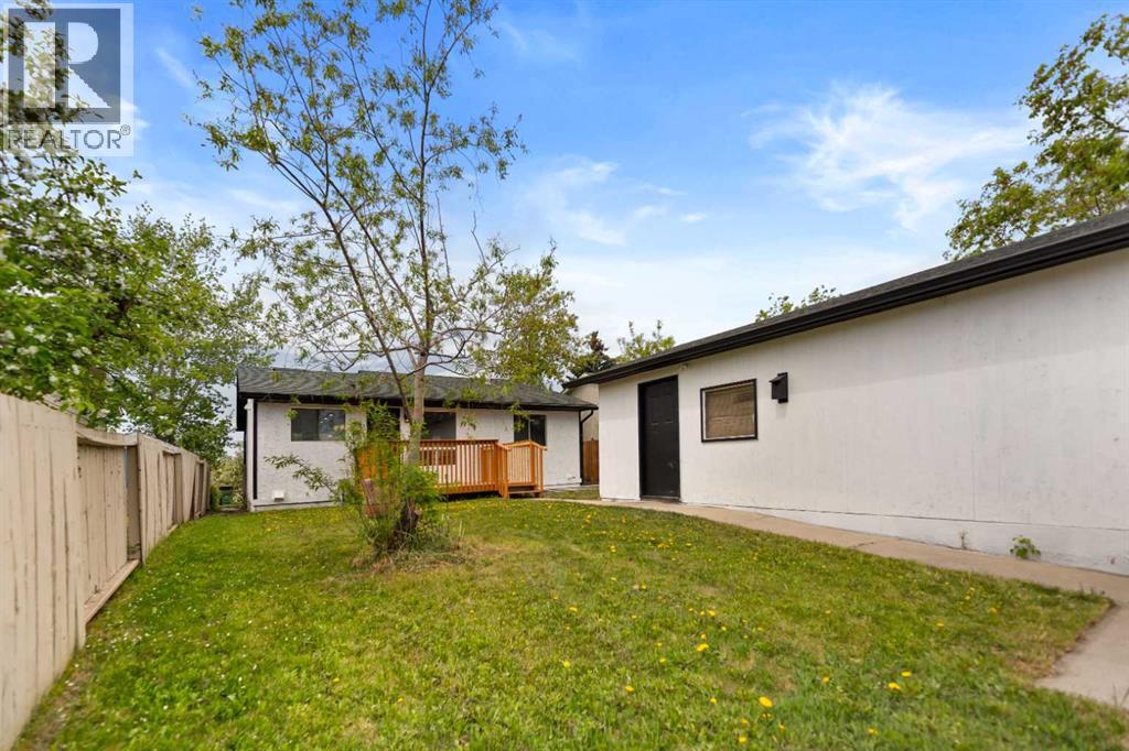 276 Fallswater Road NE, Calgary, Alberta  T3J 1B3 - Photo 19 - A2313977