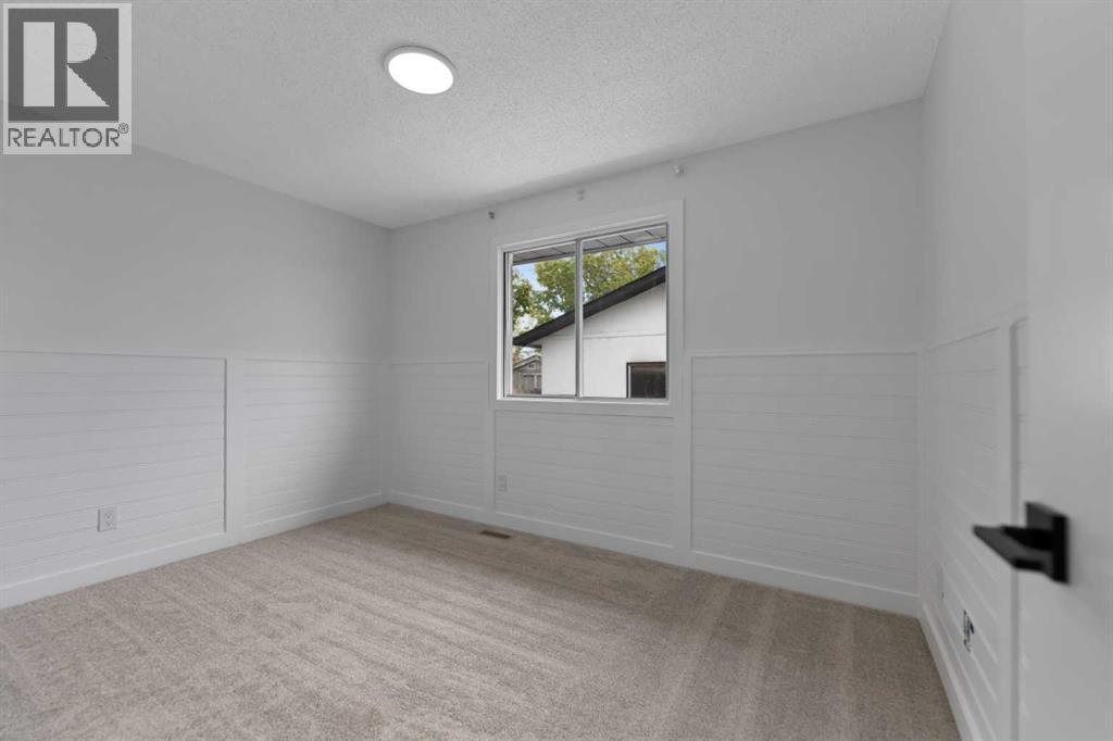 276 Fallswater Road NE, Calgary, Alberta  T3J 1B3 - Photo 11 - A2313977