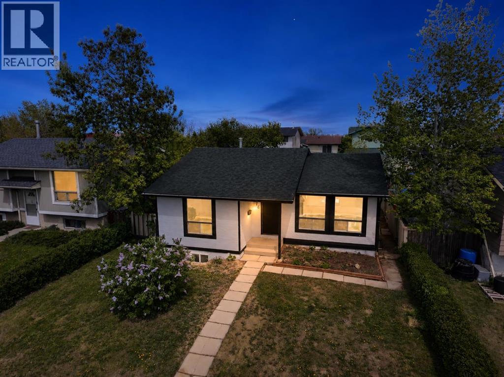 276 Fallswater Road NE, Calgary, Alberta  T3J 1B3 - Photo 22 - A2313977