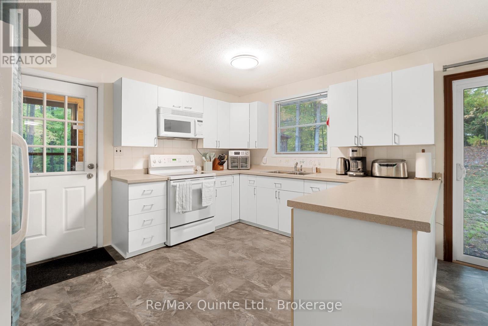 538 SKENE ROAD photo 9