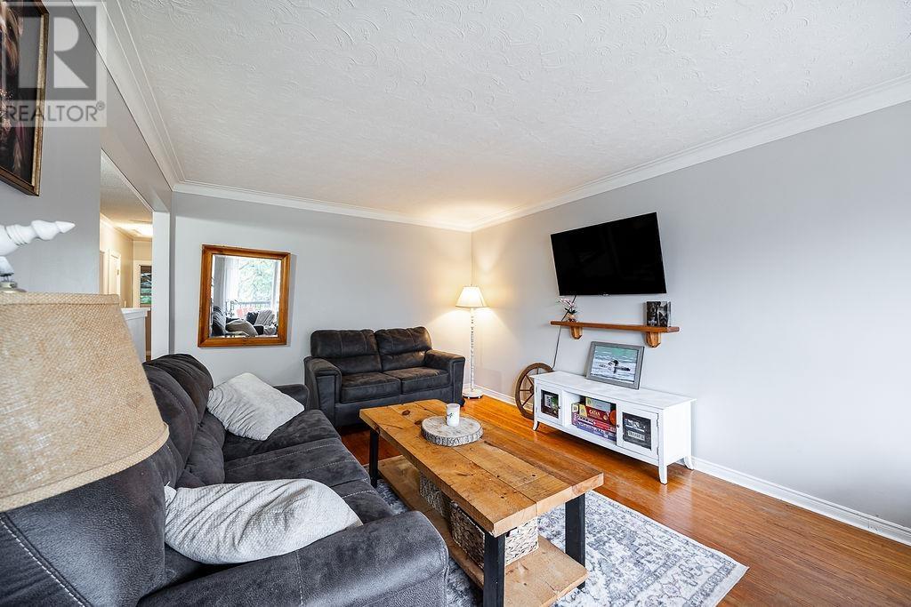 60 Hussey ST photo 10