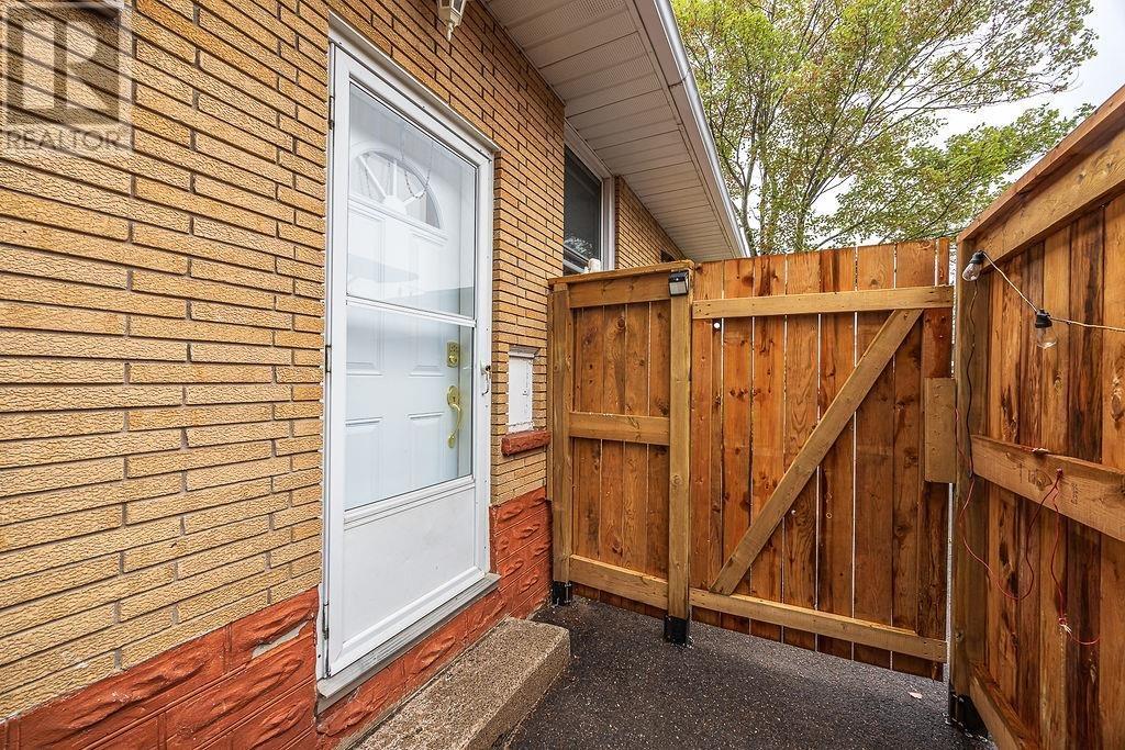 60 Hussey ST photo 37