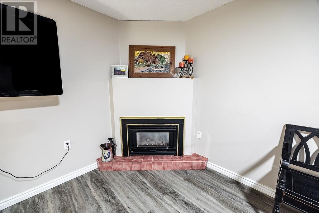 60 Hussey ST photo 33