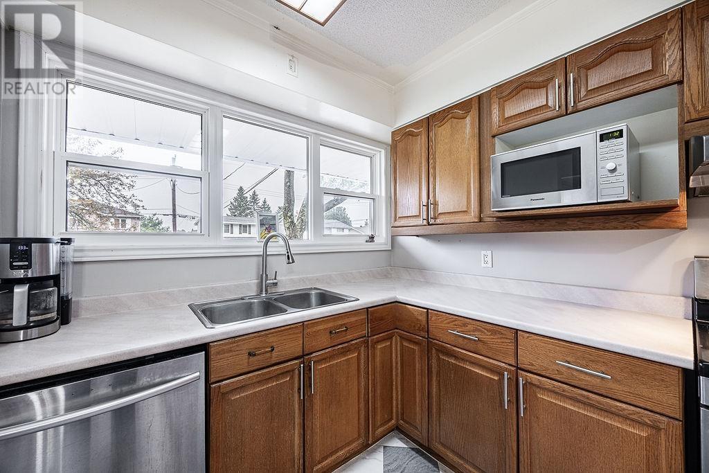 60 Hussey ST photo 9