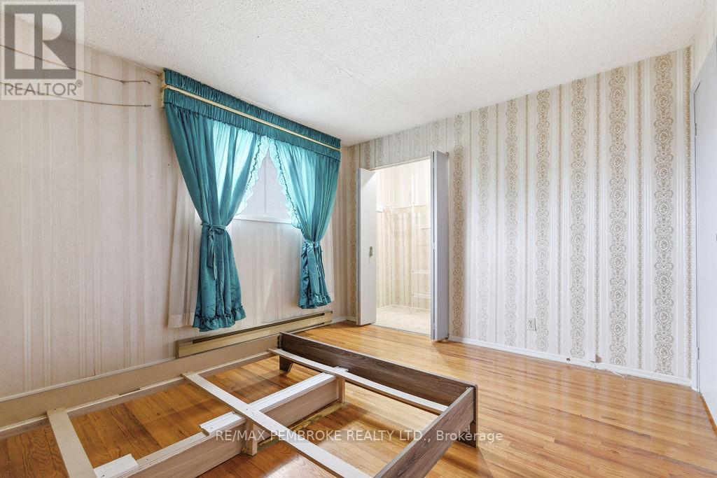 20 Maple Avenue, Petawawa, Ontario  K8H 2Y5 - Photo 23 - X13135384