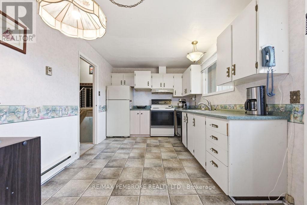 20 Maple Avenue, Petawawa, Ontario  K8H 2Y5 - Photo 11 - X13135384