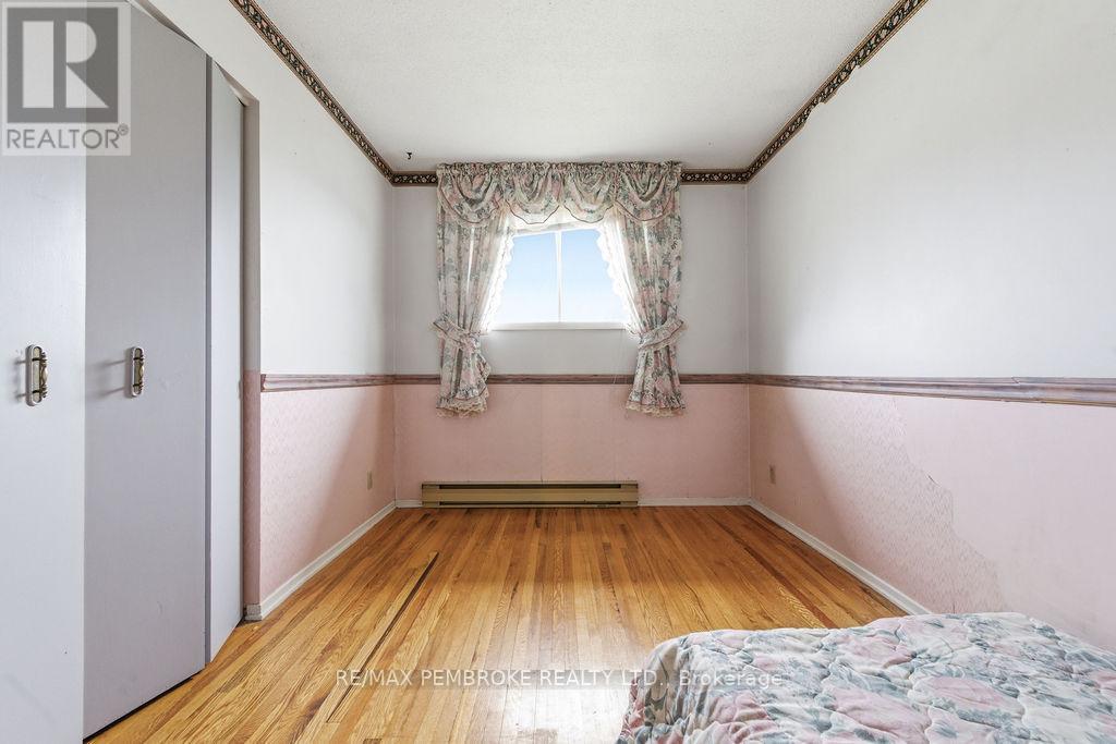 20 Maple Avenue, Petawawa, Ontario  K8H 2Y5 - Photo 17 - X13135384
