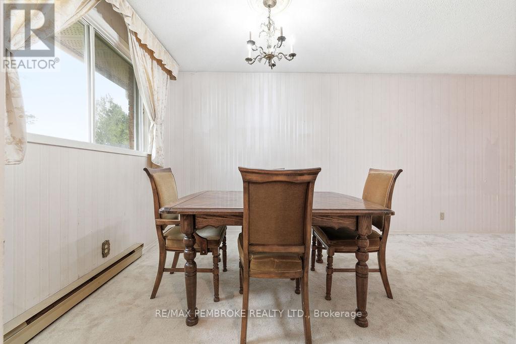 20 Maple Avenue, Petawawa, Ontario  K8H 2Y5 - Photo 10 - X13135384