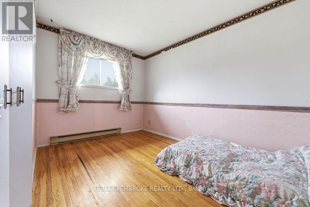 20 Maple Avenue, Petawawa, Ontario  K8H 2Y5 - Photo 18 - X13135384