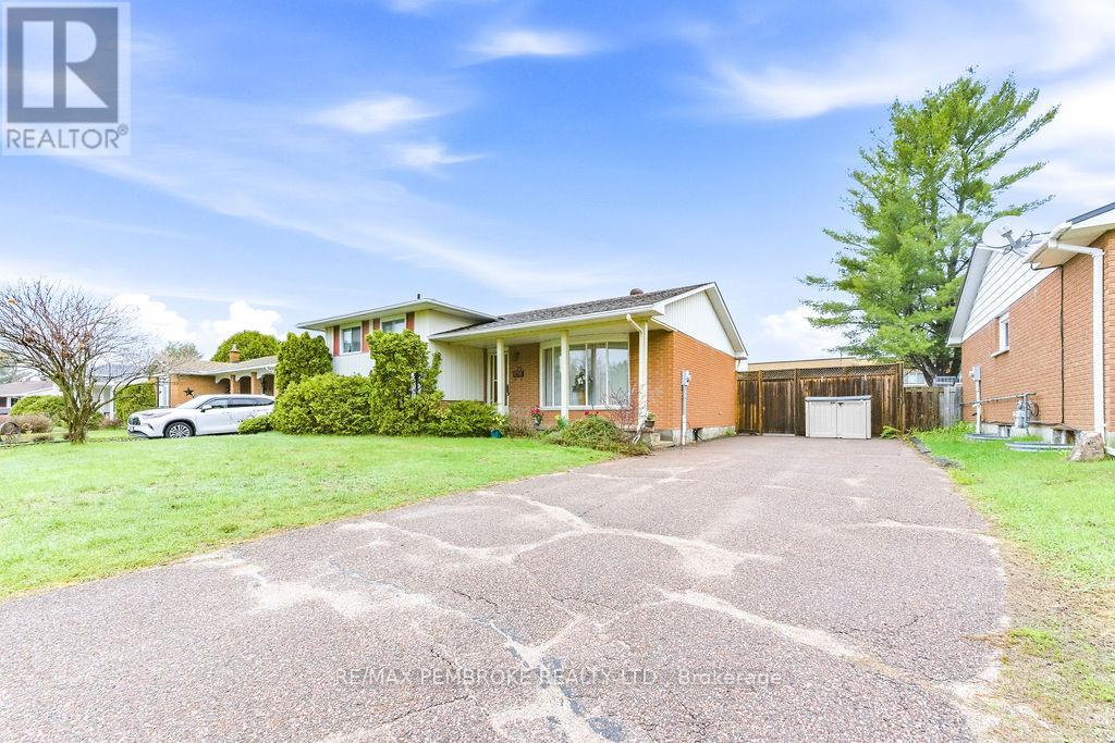 20 Maple Avenue, Petawawa, Ontario  K8H 2Y5 - Photo 3 - X13135384