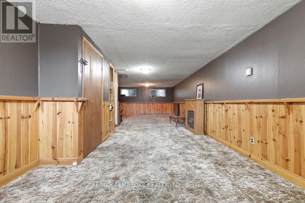 20 Maple Avenue, Petawawa, Ontario  K8H 2Y5 - Photo 32 - X13135384