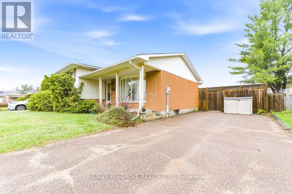 20 Maple Avenue, Petawawa, Ontario  K8H 2Y5 - Photo 4 - X13135384