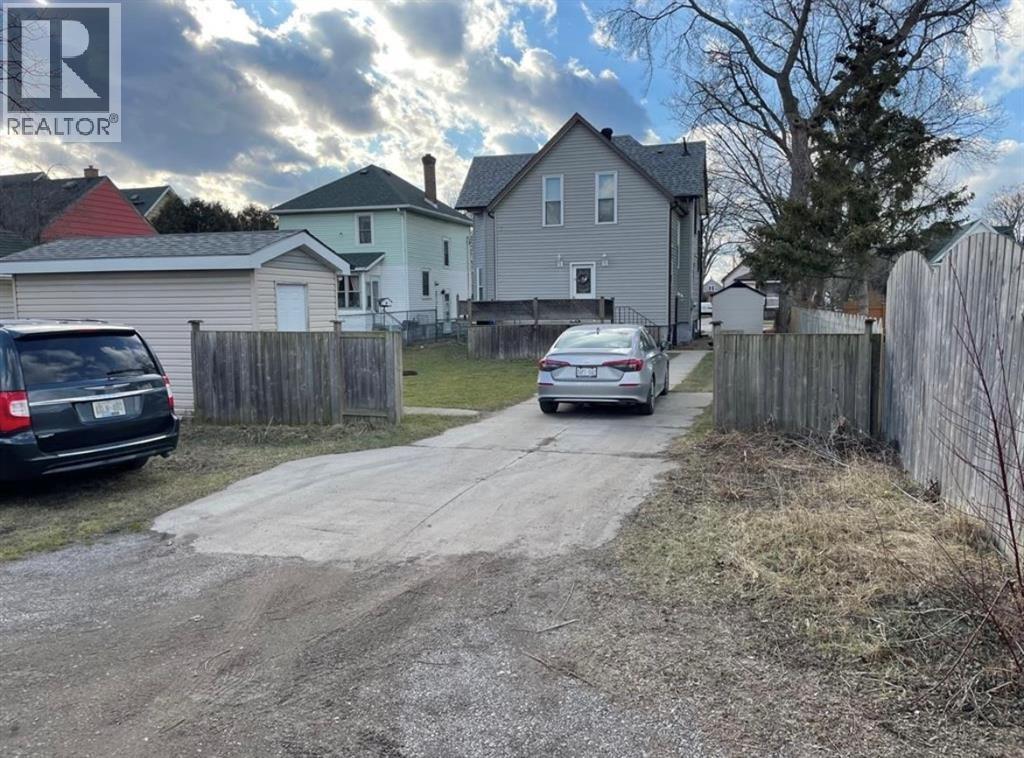 174 JOHN STREET Sarnia Ontario Canada N7T2Y9 3