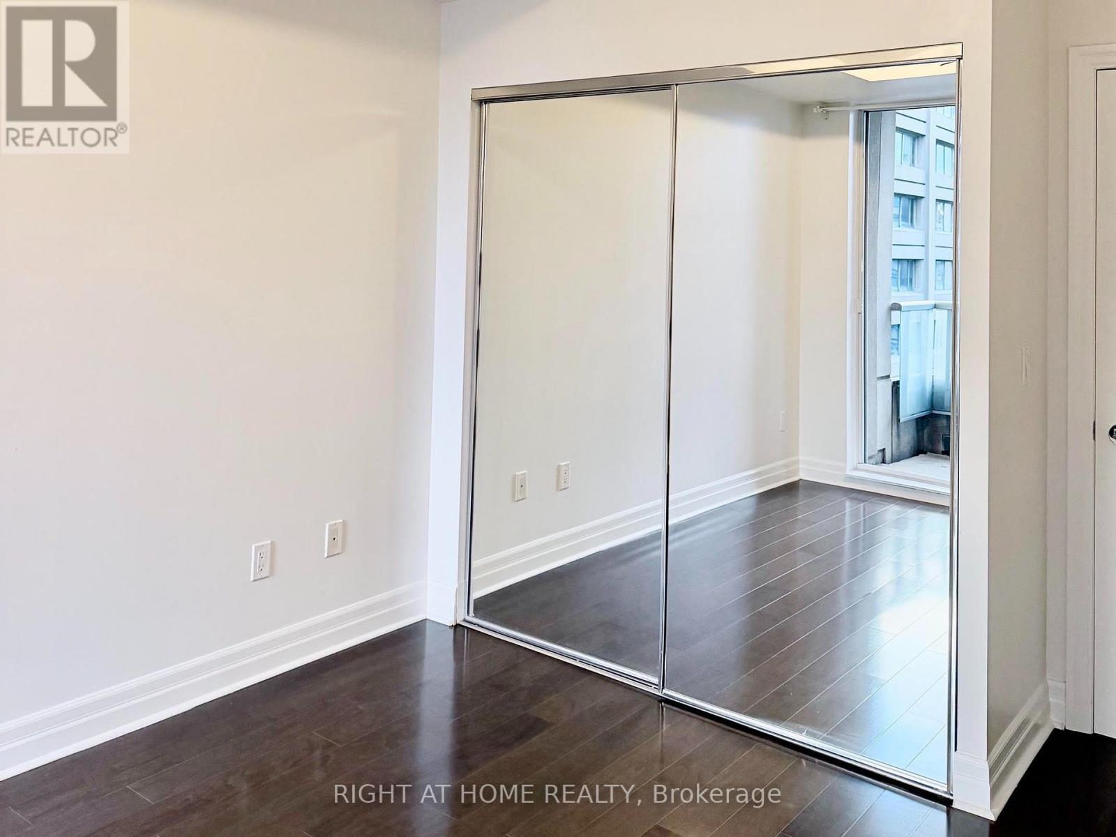 1810 - 35 Balmuto Street, Toronto, Ontario  M4Y 5W4 - Photo 17 - C13807742