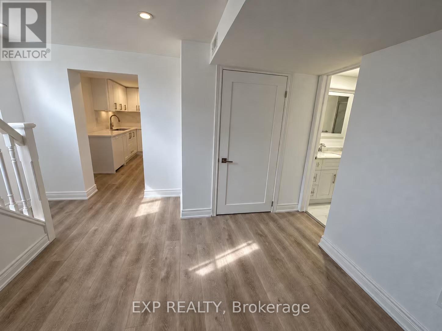 54 Shaunavon Heights Crescent, Toronto, Ontario  M3A 2P4 - Photo 4 - C13807258