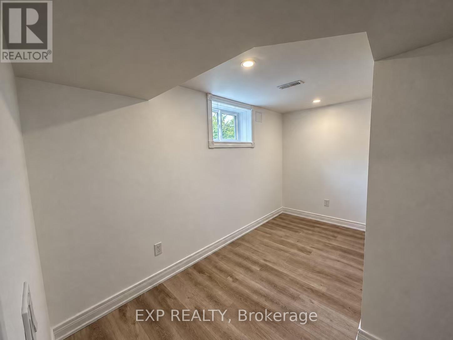 54 Shaunavon Heights Crescent, Toronto, Ontario  M3A 2P4 - Photo 8 - C13807258