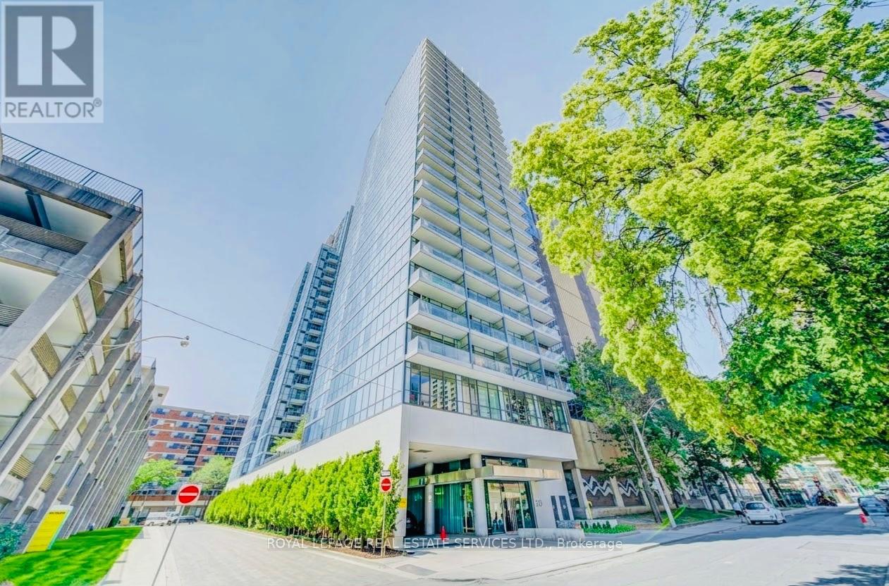 906 - 210 SIMCOE STREET