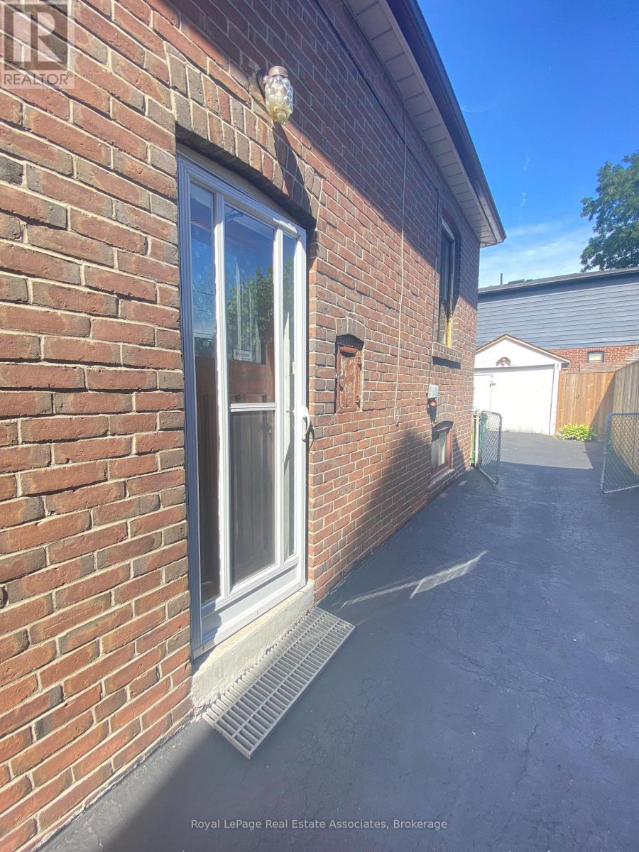 Lower - 97 Oak Park Avenue, Toronto, Ontario  M4C 4M6 - Photo 2 - E13807864