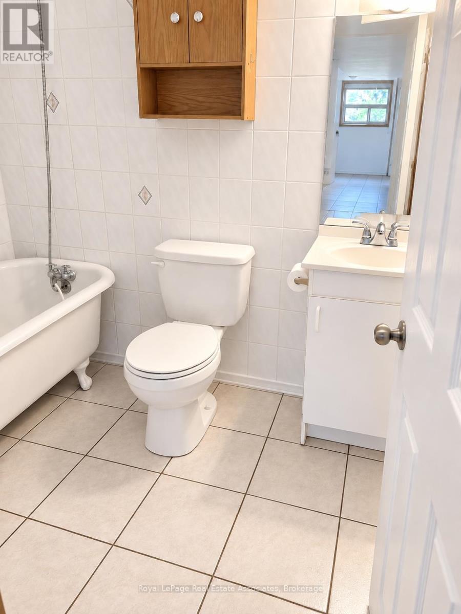 Lower - 97 Oak Park Avenue, Toronto, Ontario  M4C 4M6 - Photo 8 - E13807864