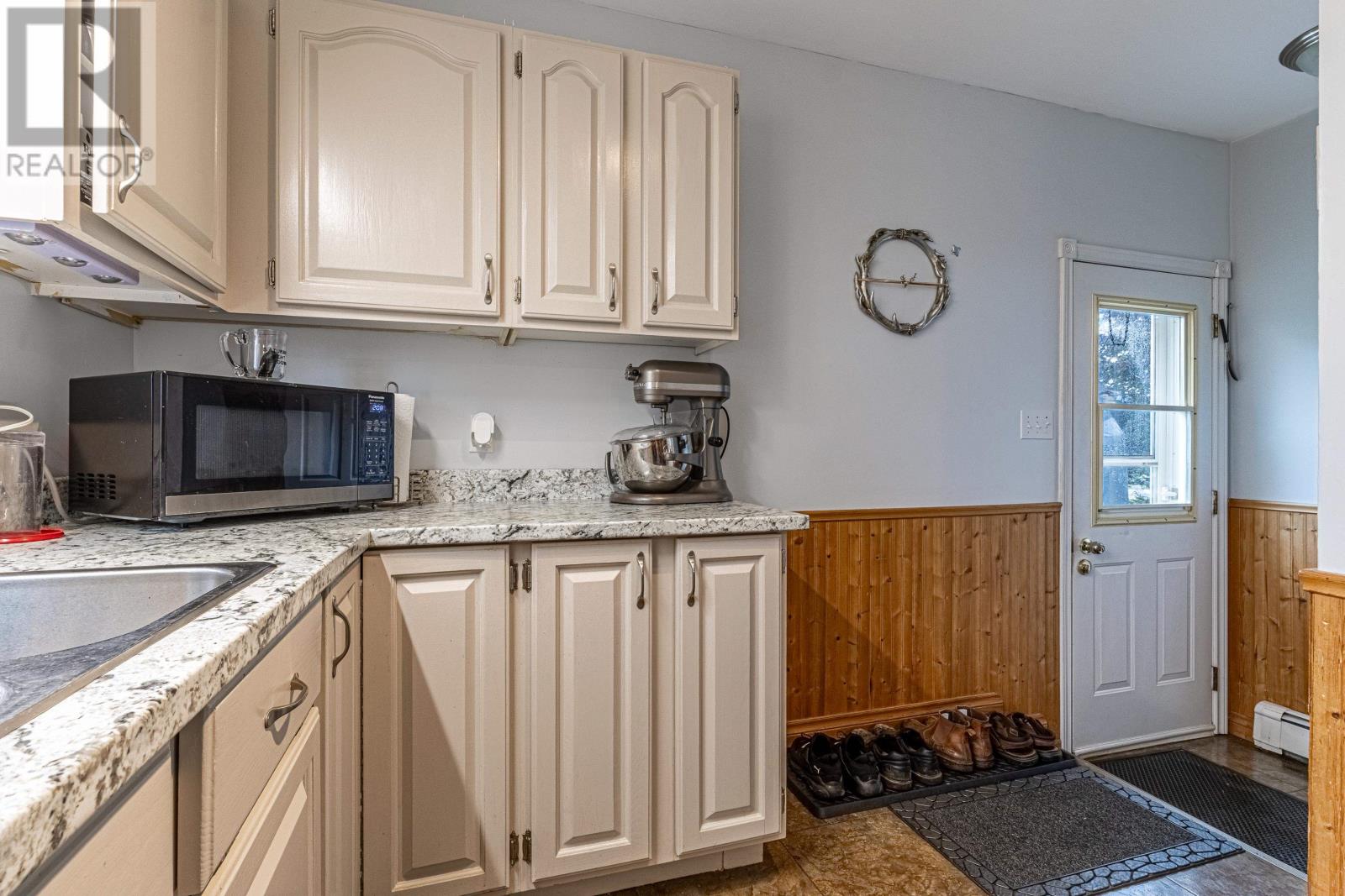 2291 COLVILLE Road photo 9