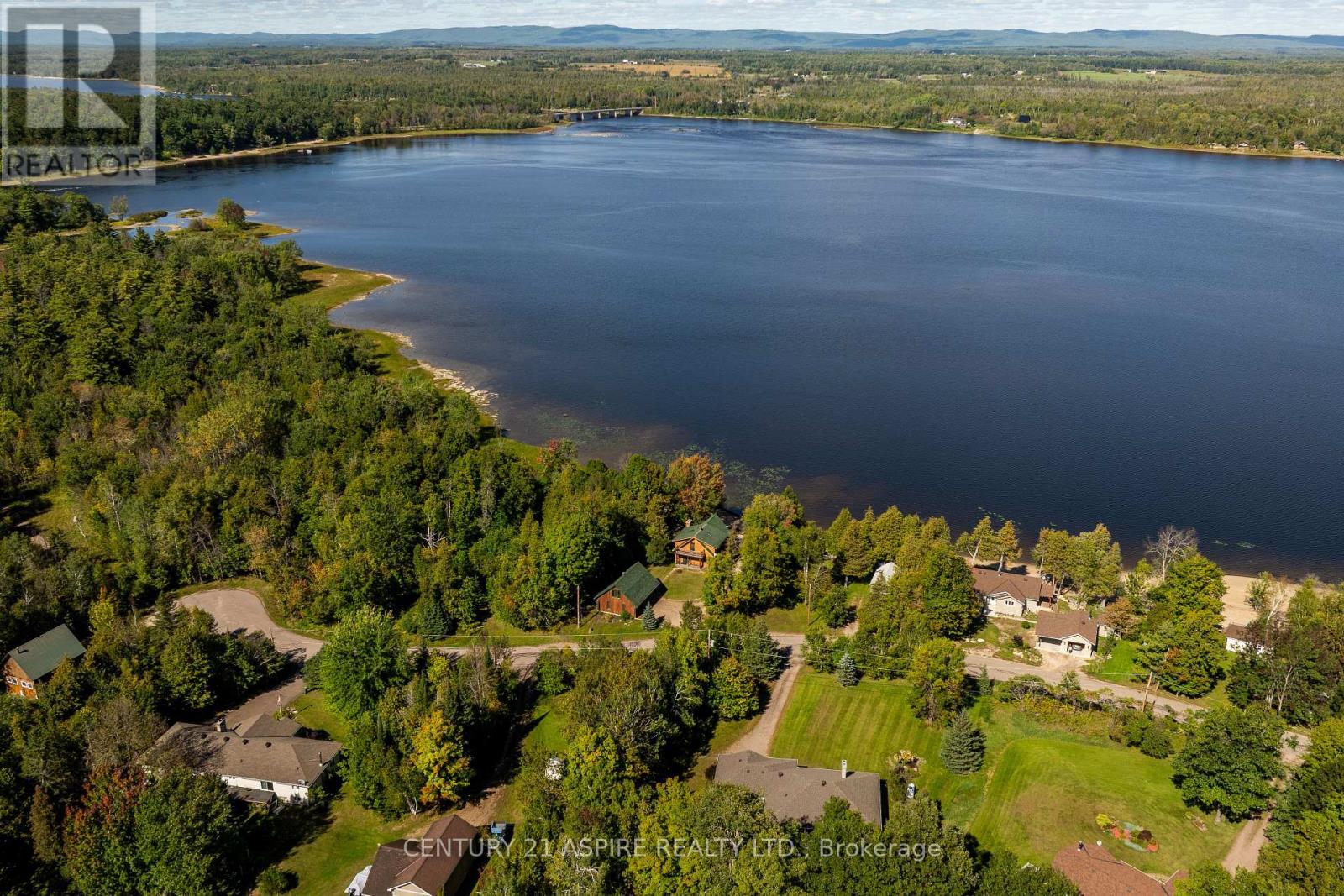800 Forest Park Road, Laurentian Valley, Ontario K8A 6W2 - Photo 3 - X13807892