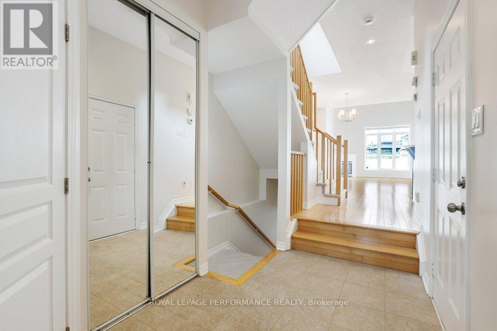 306 Waymark Crescent, Ottawa, Ontario  K2M 0A4 - Photo 5 - X13807888