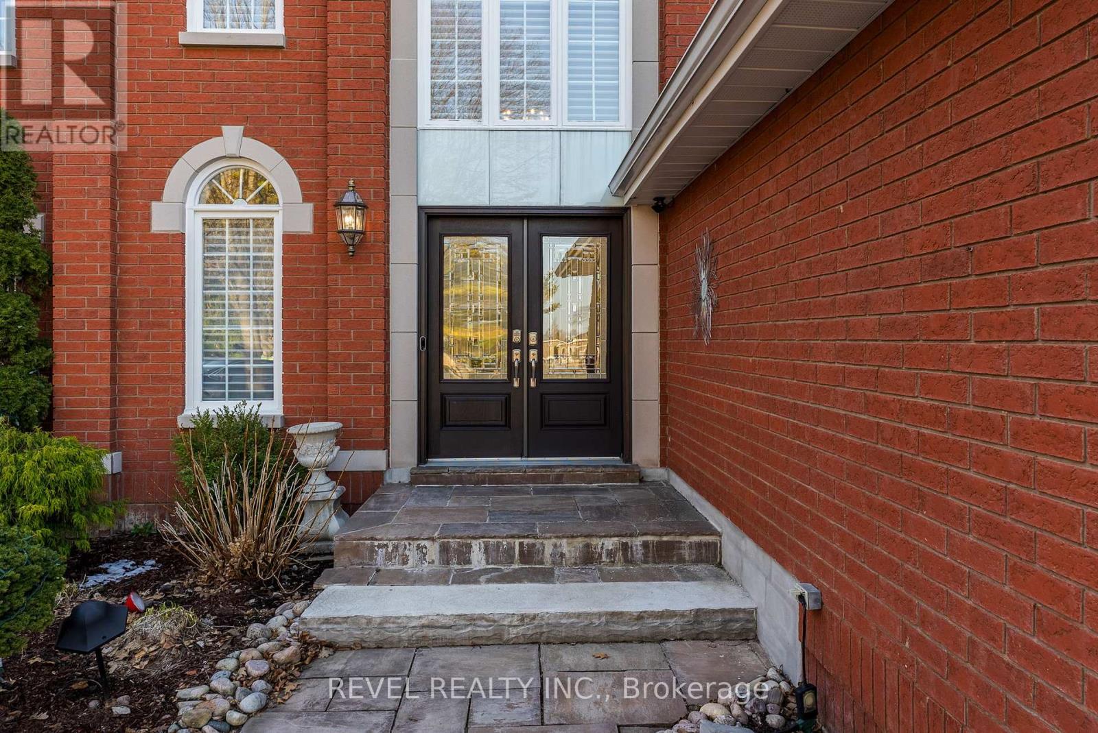 1486 Ashwood Gate, Pickering, Ontario  L1V 6L1 - Photo 3 - E13807930