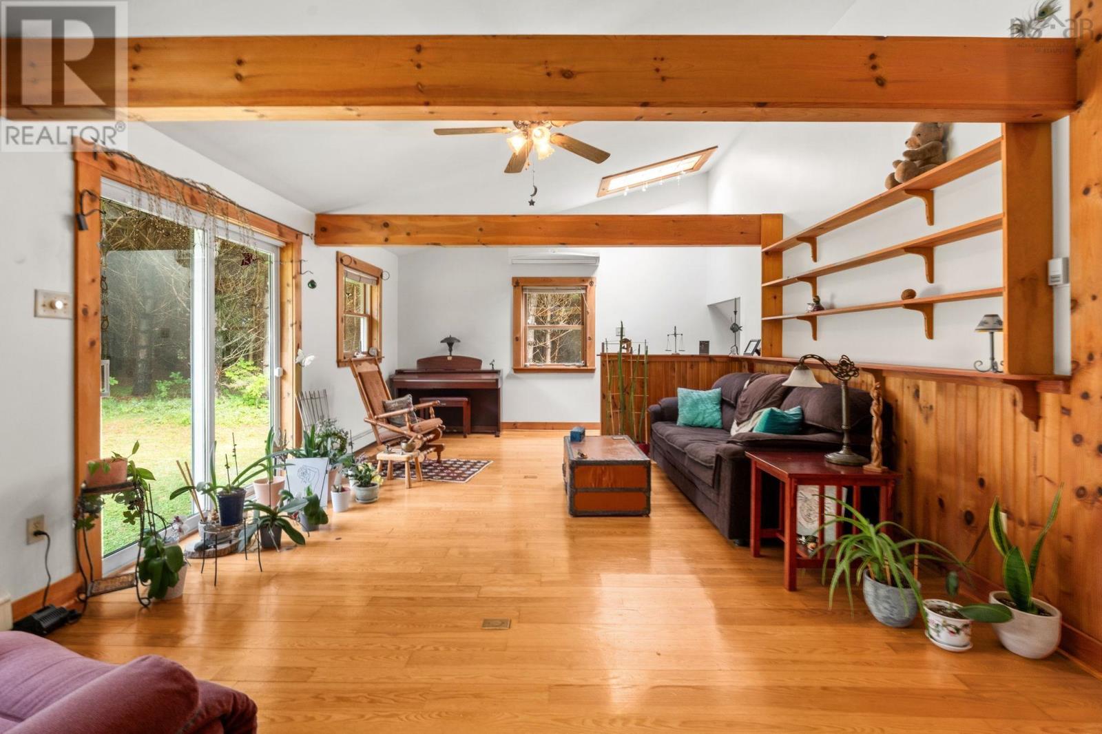 2699 Cornwall Road photo 12