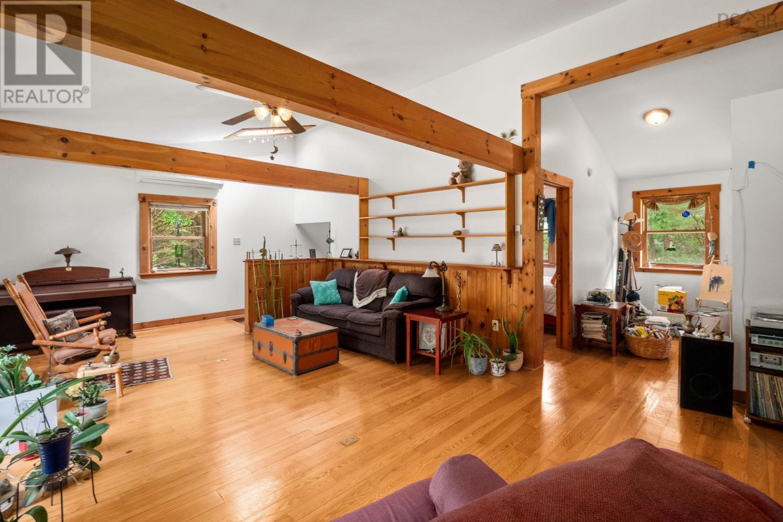 2699 Cornwall Road photo 13