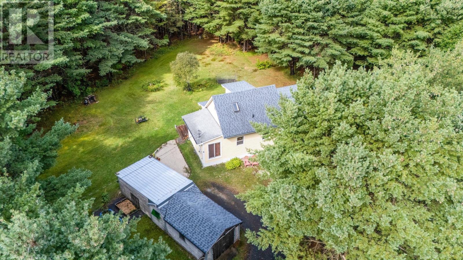 2699 Cornwall Road photo 36