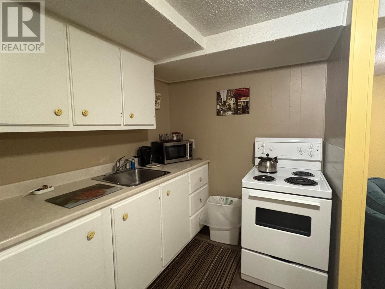 5 White's Avenue, Stephenville — photo 31