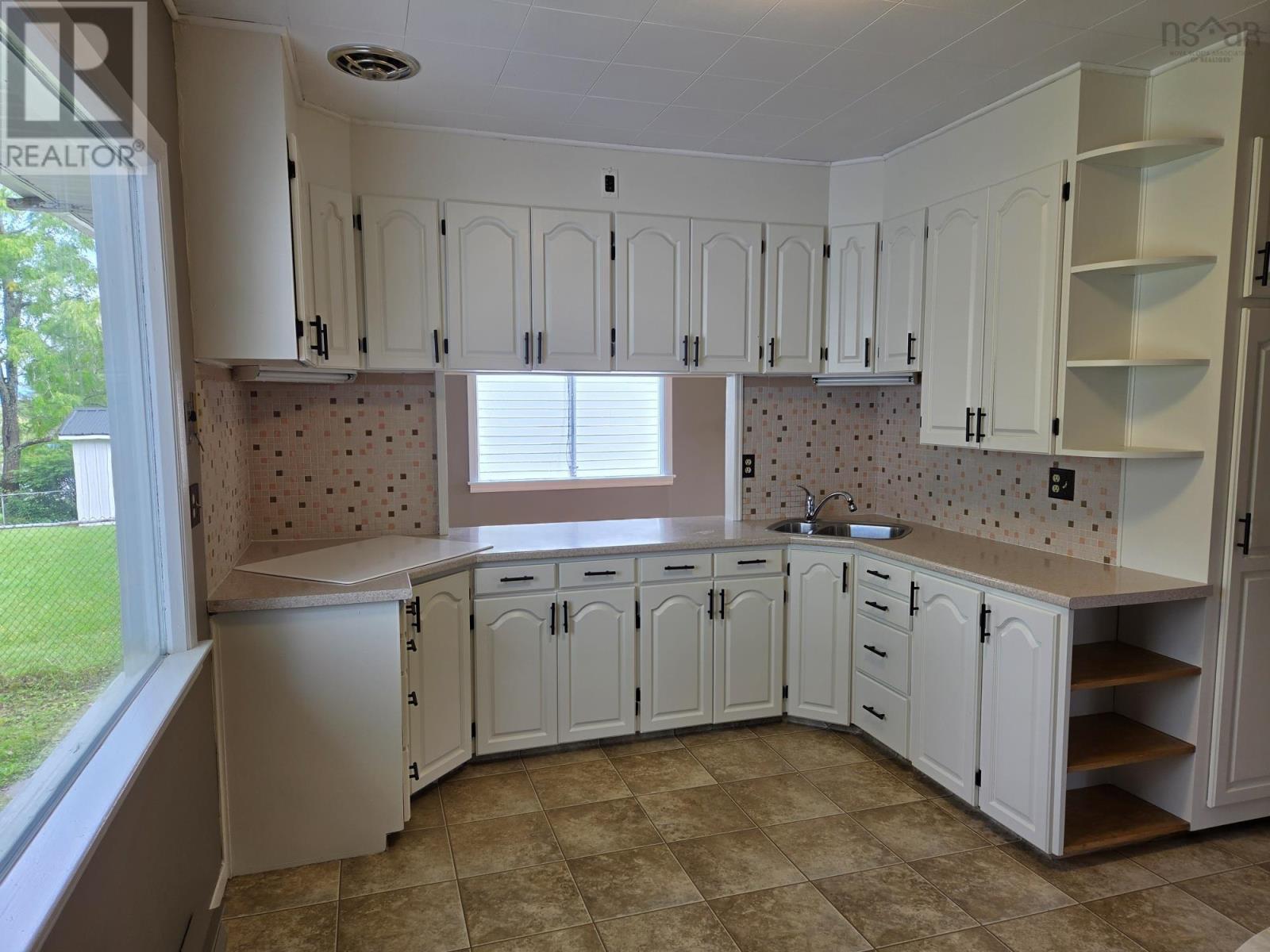 80 Curtis Drive photo 4