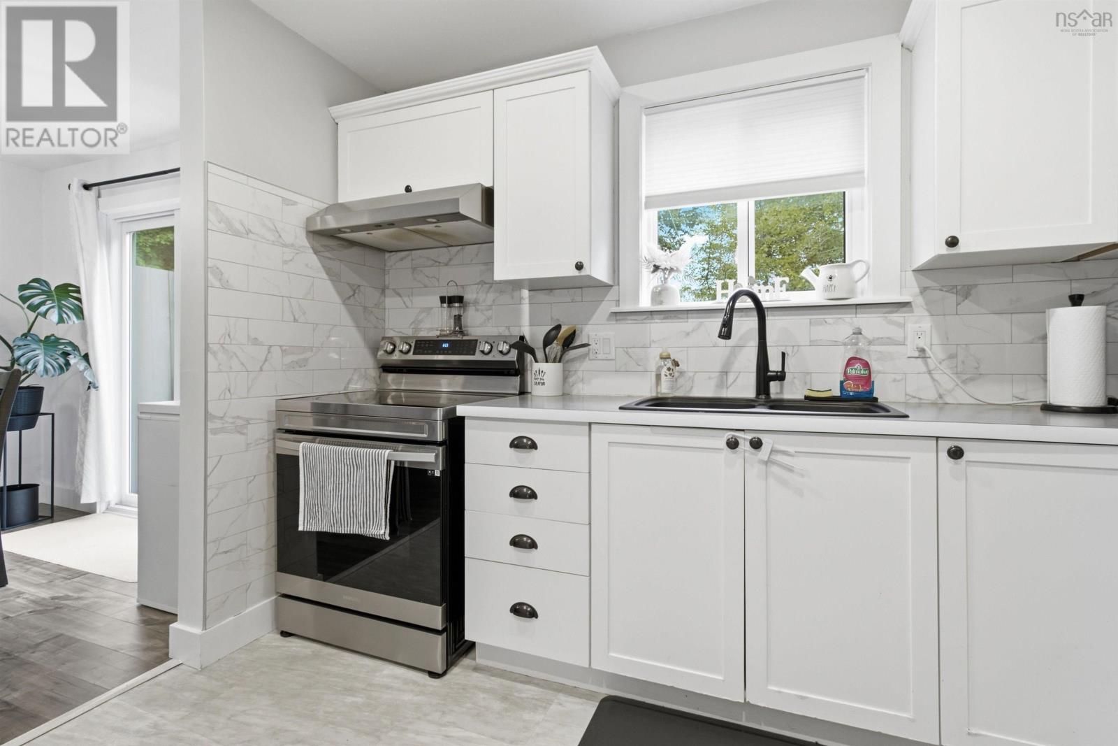119 Waterwheel Crescent photo 10