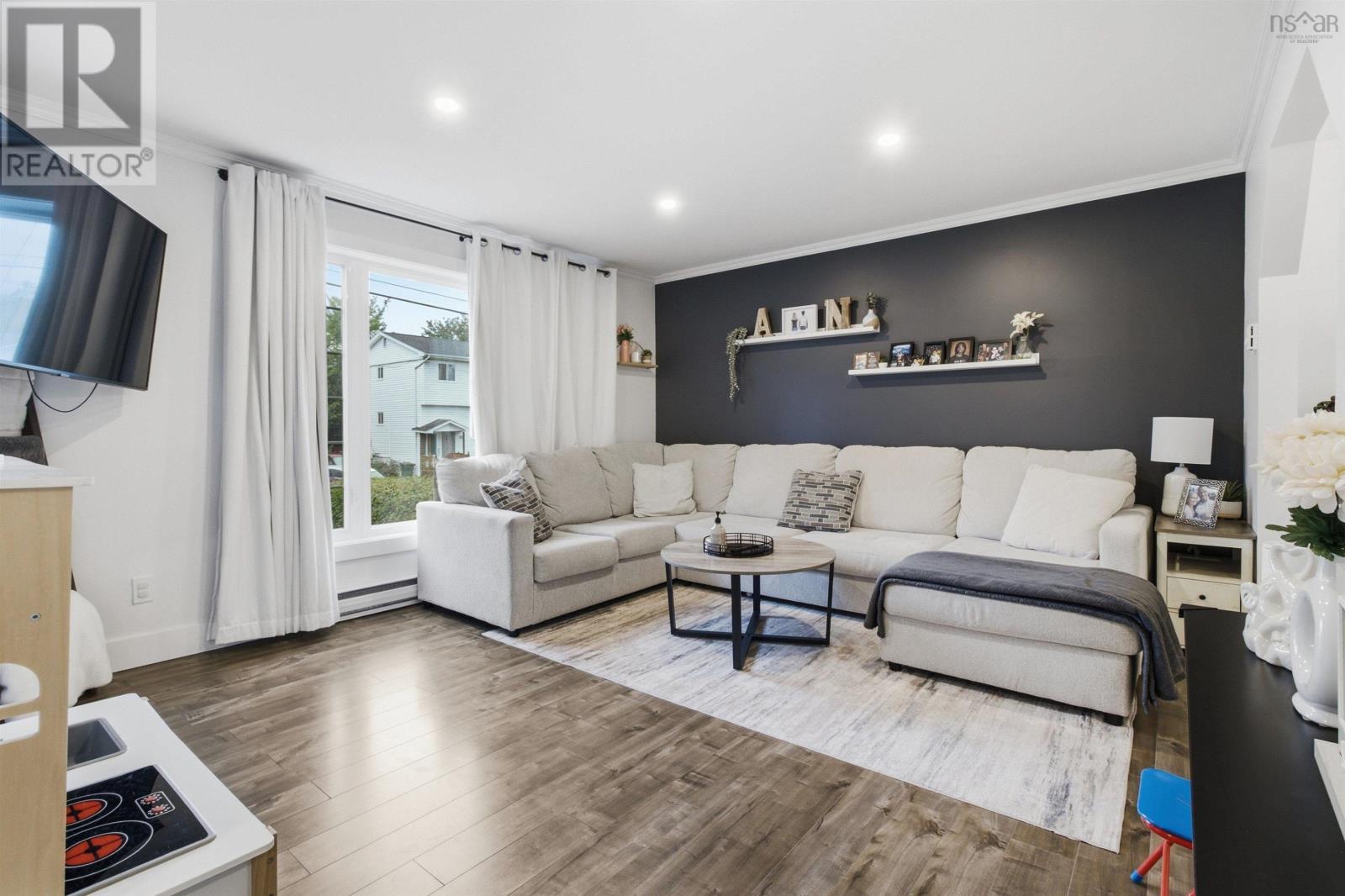 119 Waterwheel Crescent photo 5